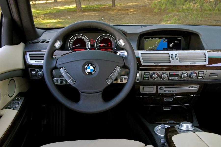 Торпедо BMW 750Li (E66) 2005 года  (WW) (фото 7 из 41)